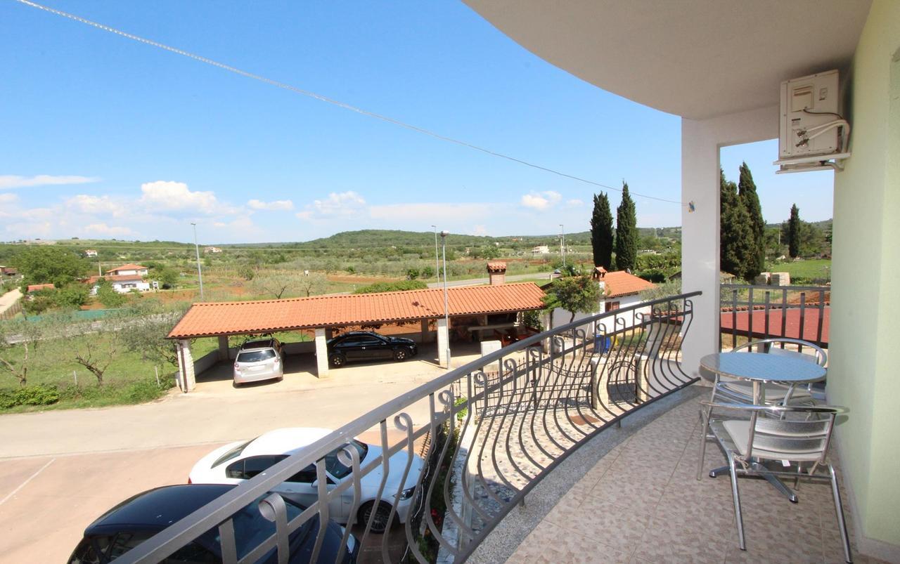 Apartments Villa Mara โรวีน ภายนอก รูปภาพ