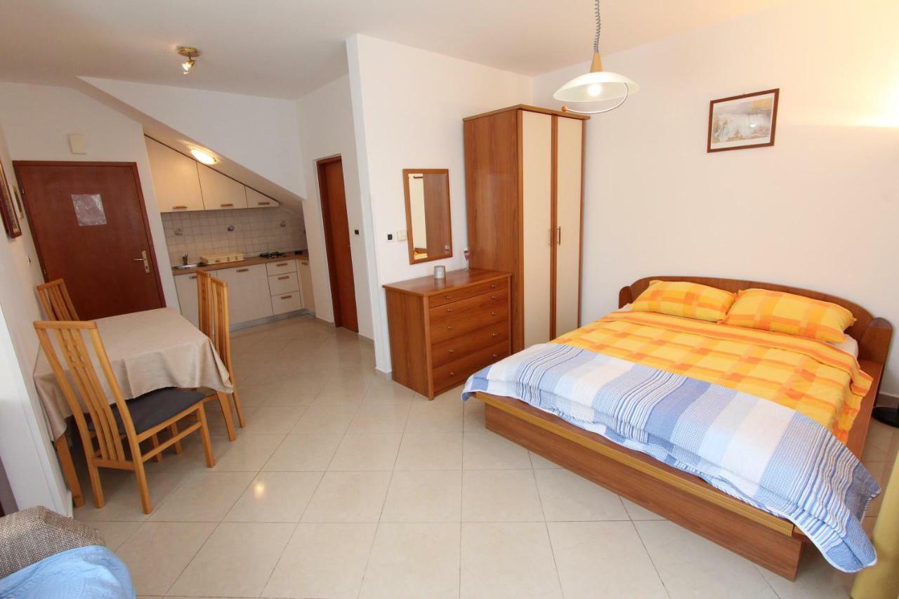 Apartments Villa Mara โรวีน ภายนอก รูปภาพ