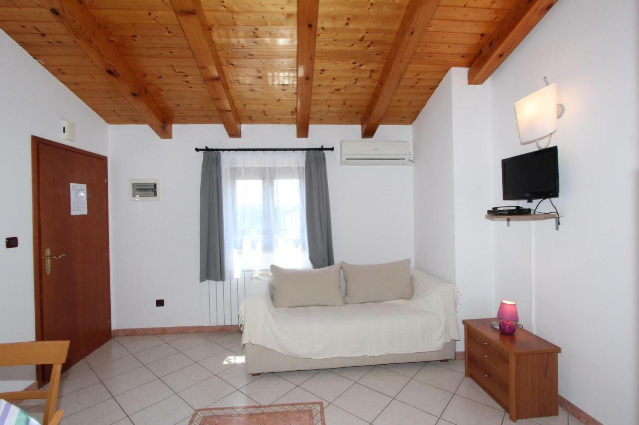 Apartments Villa Mara โรวีน ภายนอก รูปภาพ